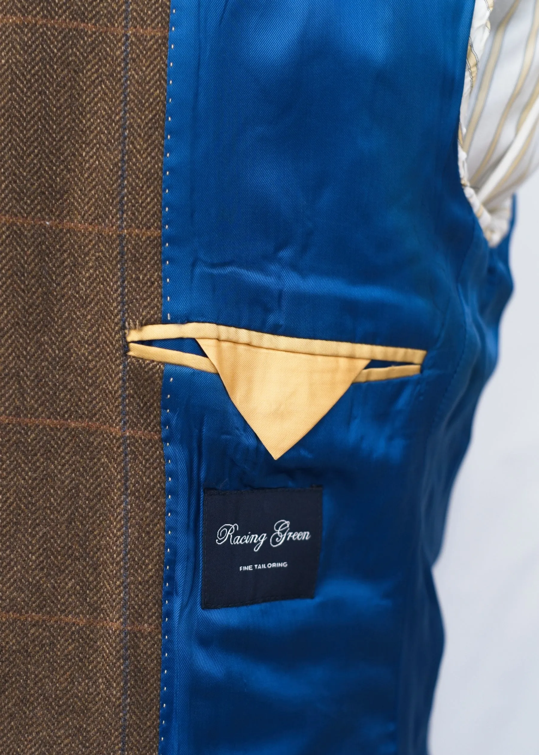 Brown Cashmere Hacking Jacket • Racing Green • 40R