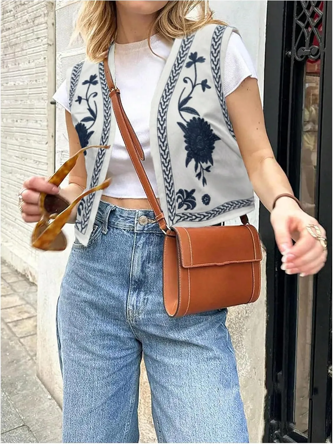 Verdusa Women's Vintage Embroidery Vest Top Open Front Sleeveless Cropped Cardigan Boho Cowgirl Vest Jacket