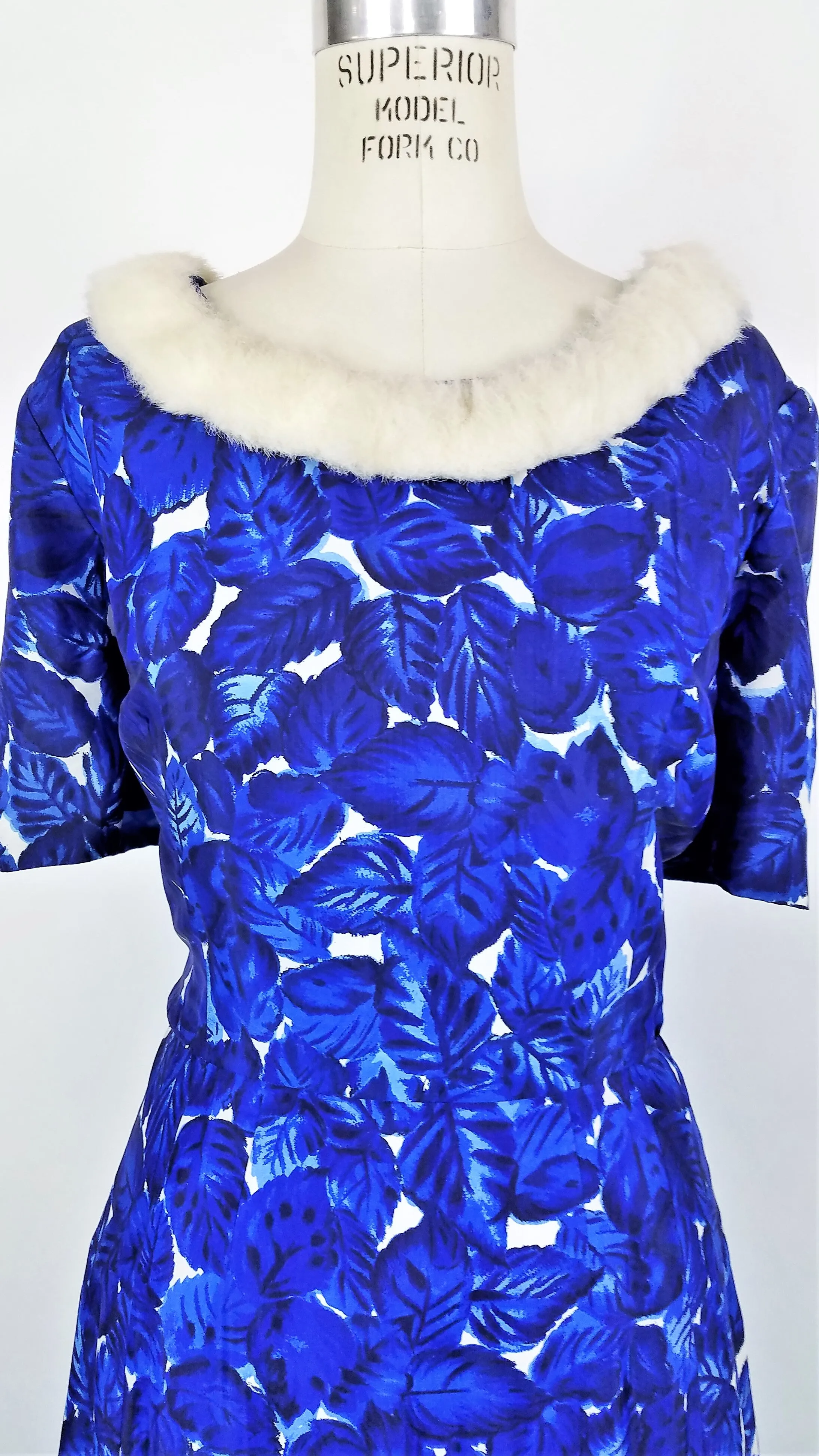 Vintage 1960s Blue And White Leaf Print Dress With Faux Fur Collar