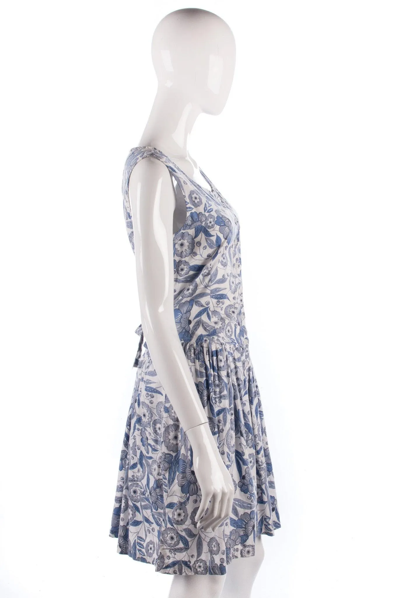 Vintage sleeveless cotton blue floral dress. size 8/10
