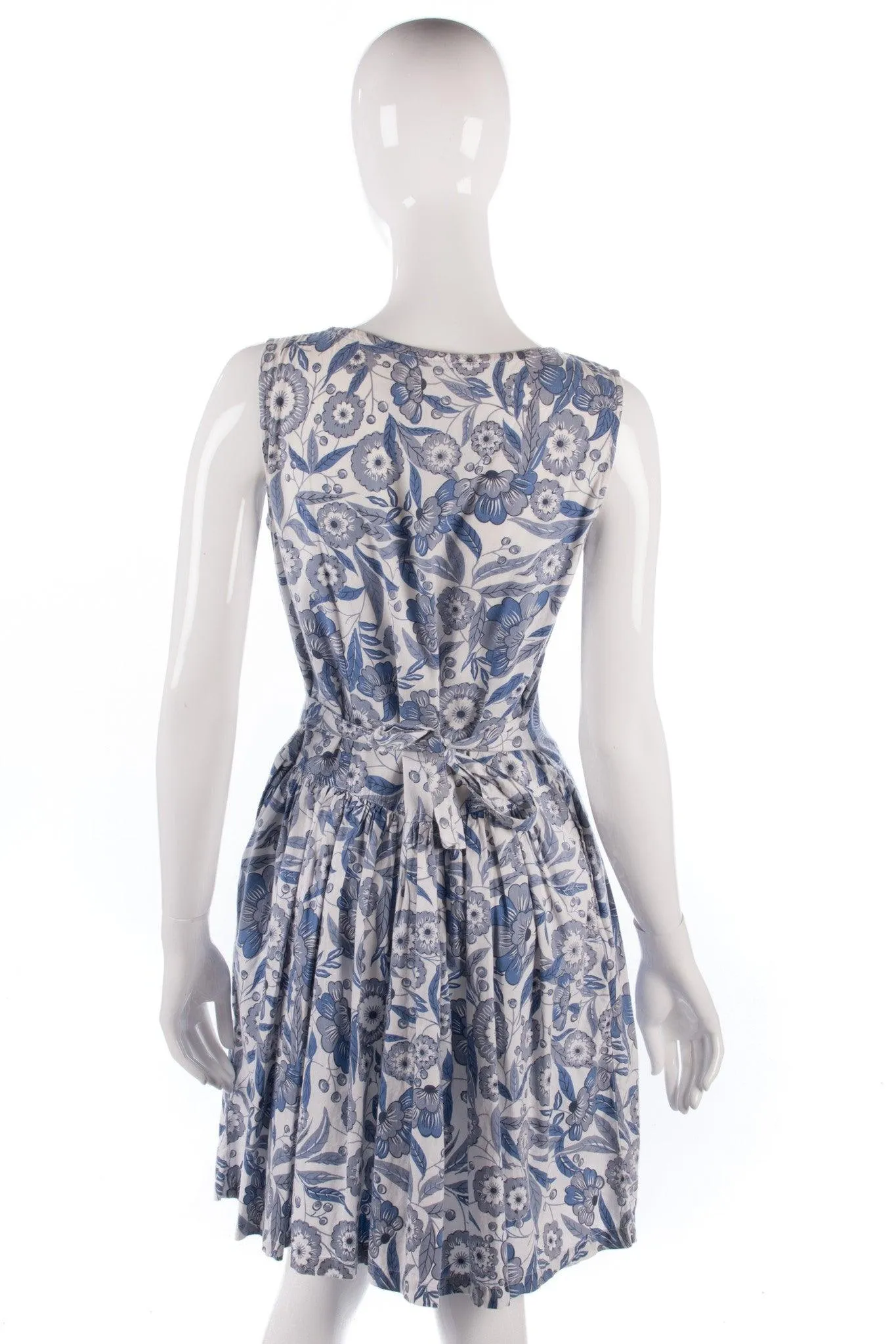 Vintage sleeveless cotton blue floral dress. size 8/10